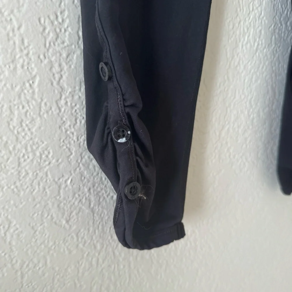 ALO Black Cropped Button Leggings